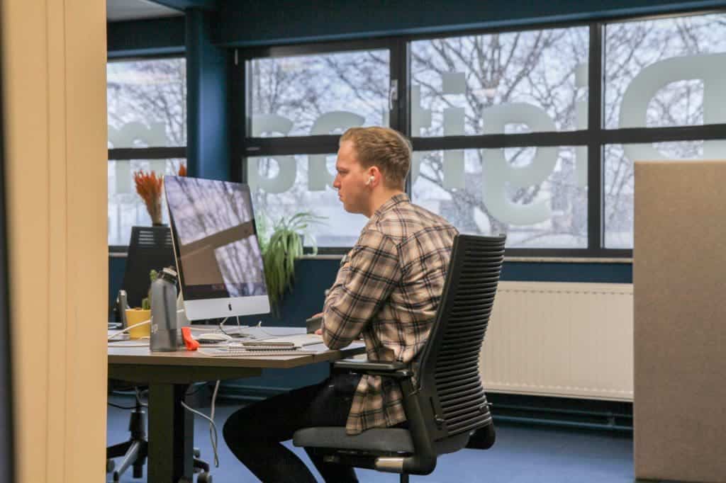 Jurgen bezig met Teach Digital opleiding