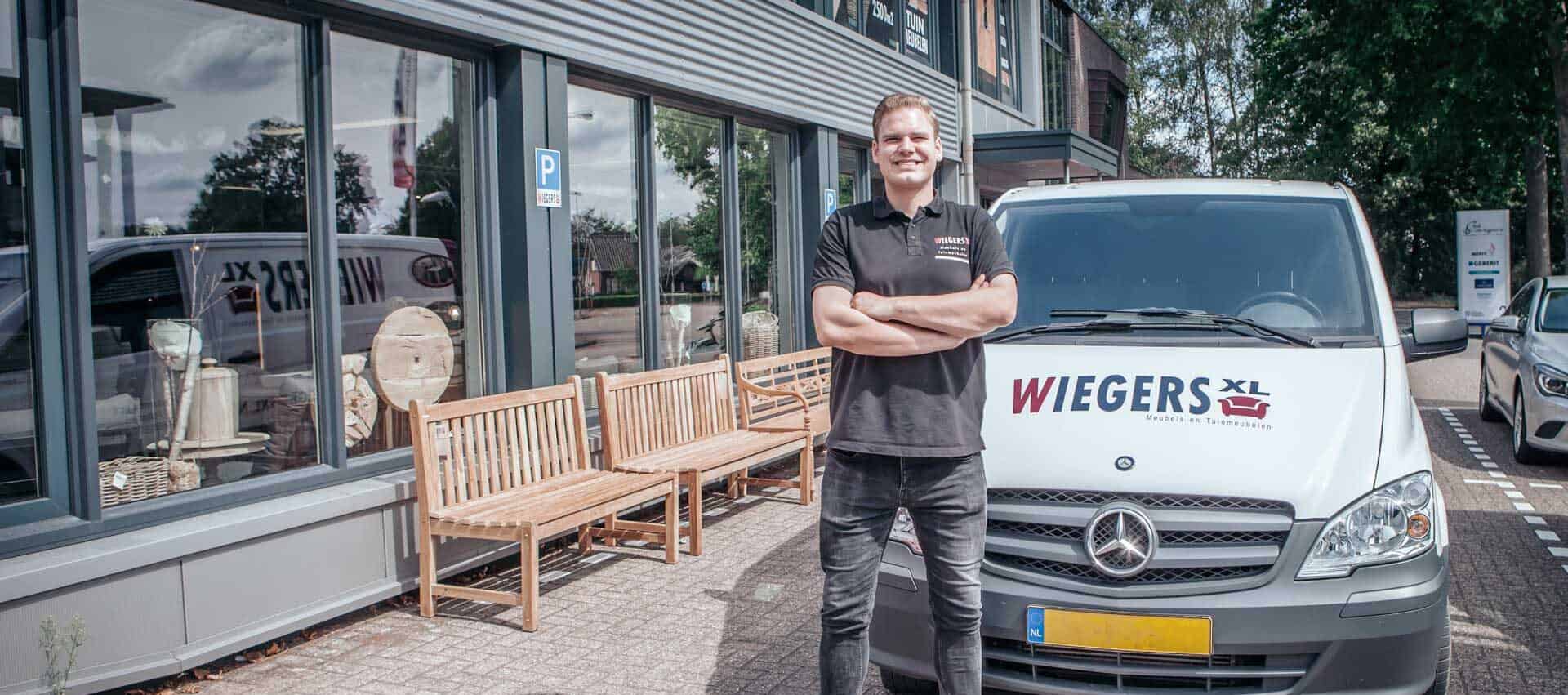Arjan voor bus van Wiegers XL